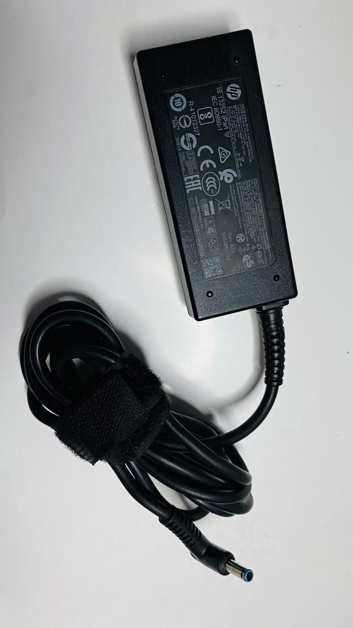 Cargador de voltaje computador portátil hp de 19.5 v x 2.13 am punta azul