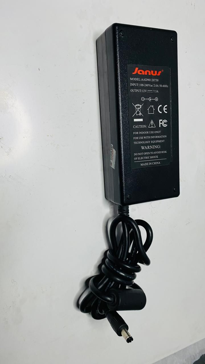 Cargador de voltaje computador Janus