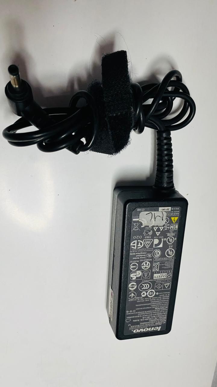 Cargador de voltaje computador portátil Lenovo  de 20 v x 2 am