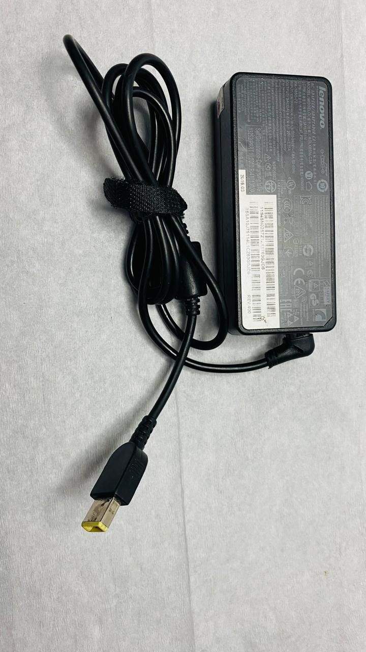 Cargador de voltaje computador portátil Lenovo